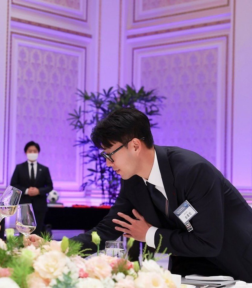 孙兴慜年薪_孙兴慜在哪个足球俱乐部_孙兴慜
