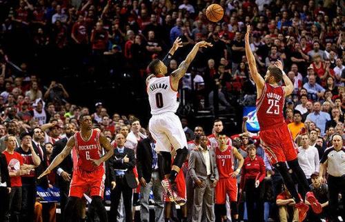 利拉德NBA职业生涯回顾_达米安·利拉德_利拉德一人一城英雄事迹