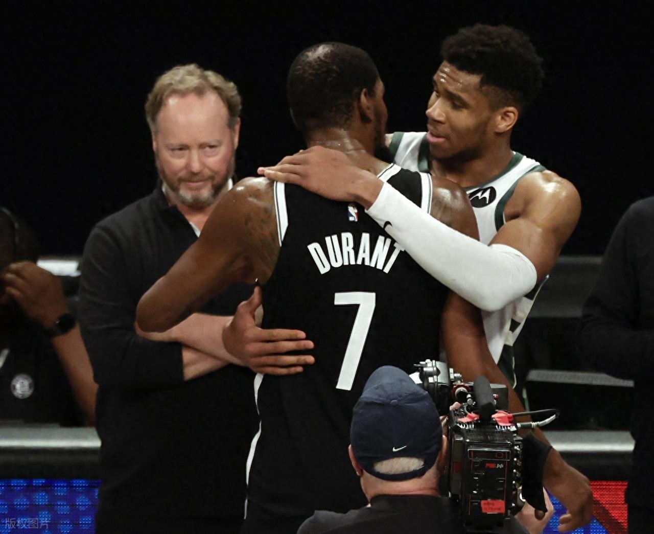 NBA字母哥励志故事_扬尼斯·阿德托昆博_扬尼斯·阿德托昆博成长历程