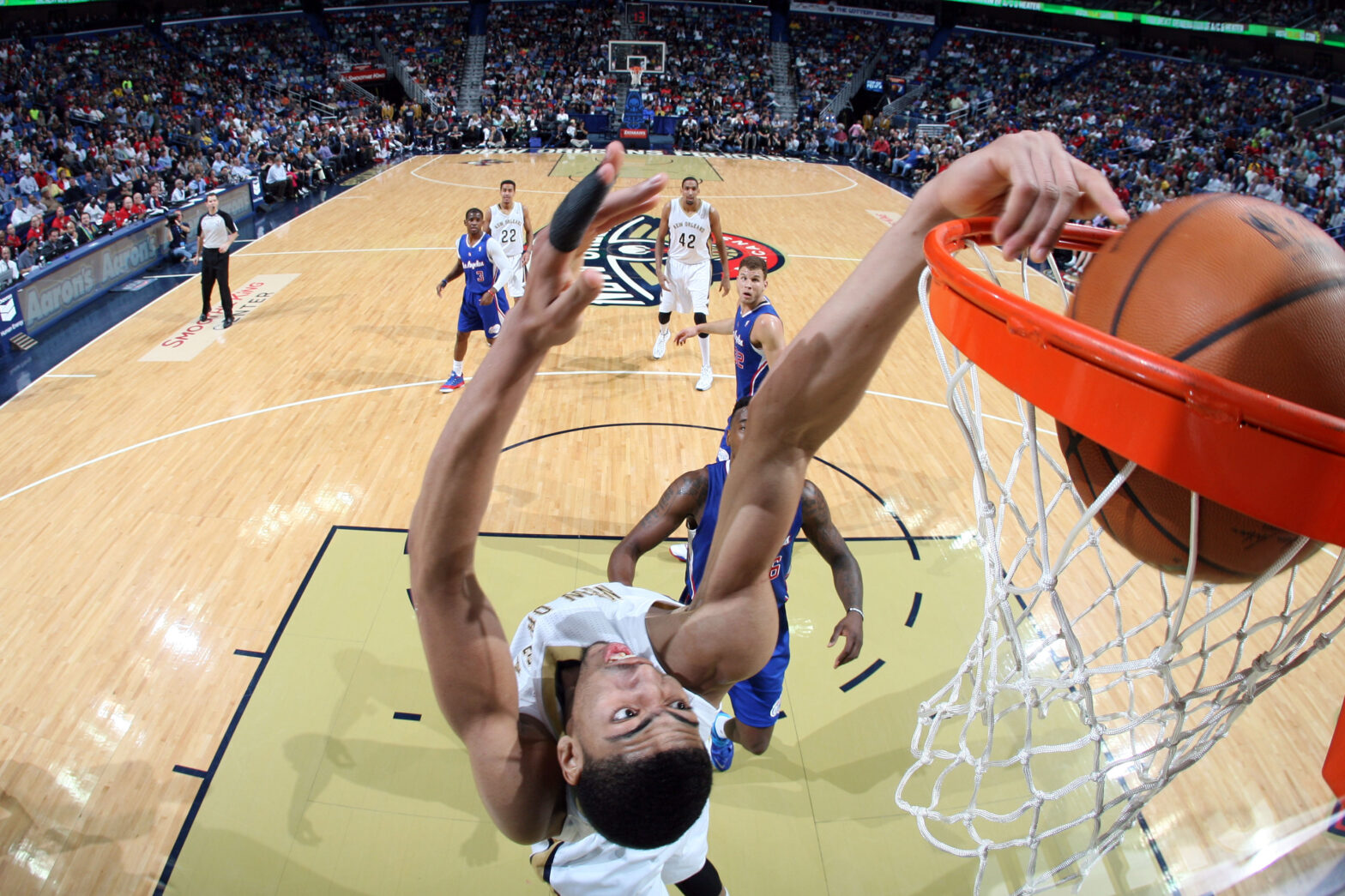  NBA 最佳阵容 戴维斯_安东尼·戴维斯_安东尼·戴维斯 NBA 步法