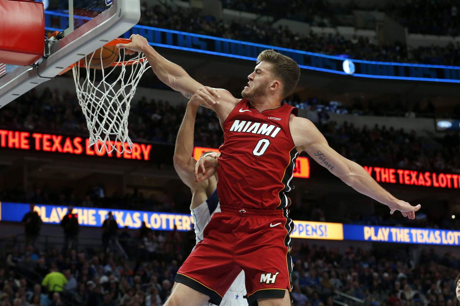 迈阿密热火队_迈耶斯·莱昂纳德种族歧视事件_NBA反种族歧视