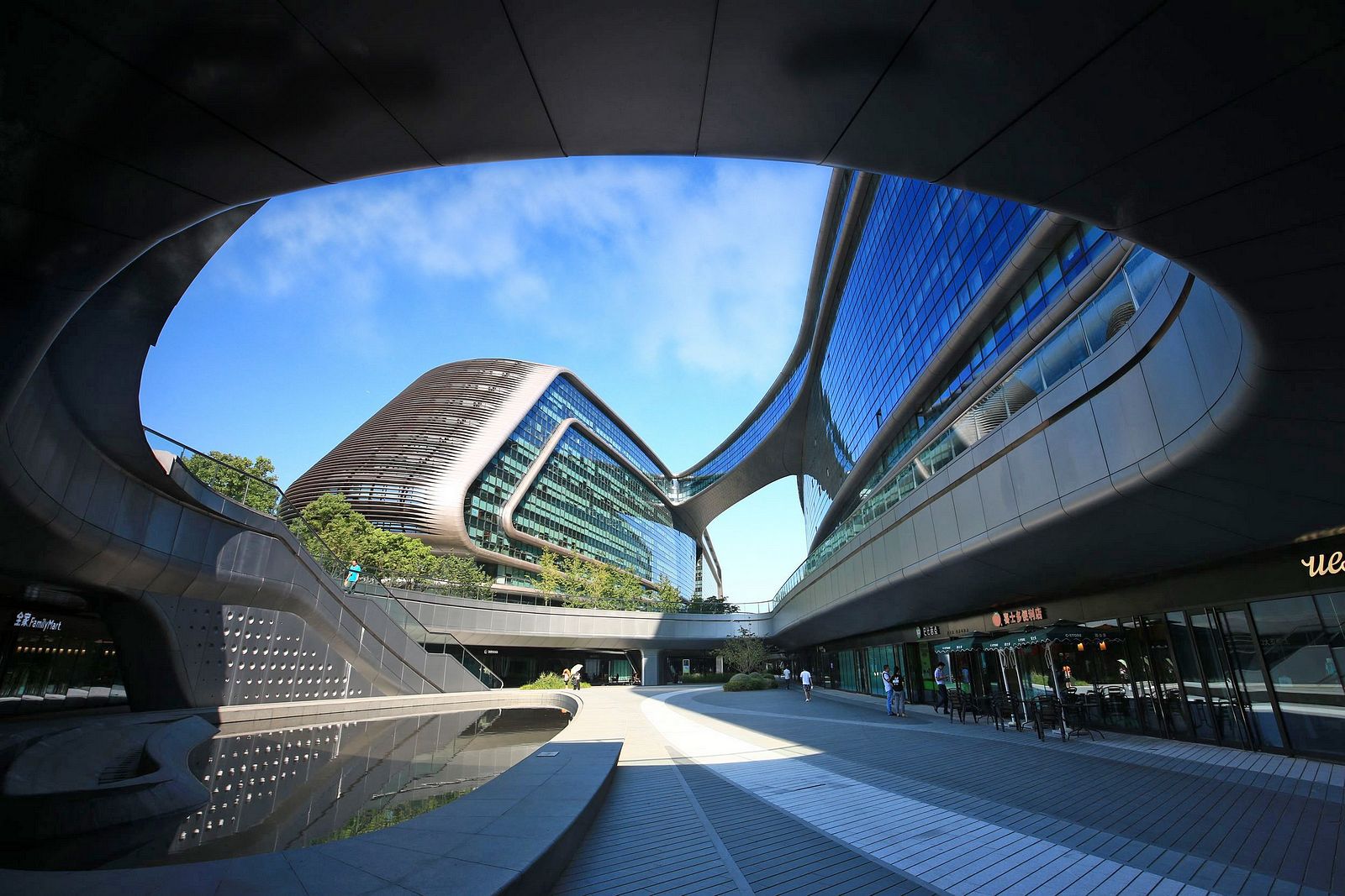 上海天会建筑群分析_扎哈·哈迪德建筑评价_扎哈