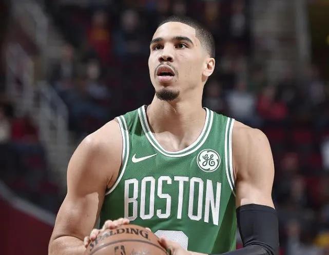 扬尼斯·阿德托昆博与尼古拉·约基奇对比_杰森·塔图姆NBA生涯回顾_杰森·塔图姆