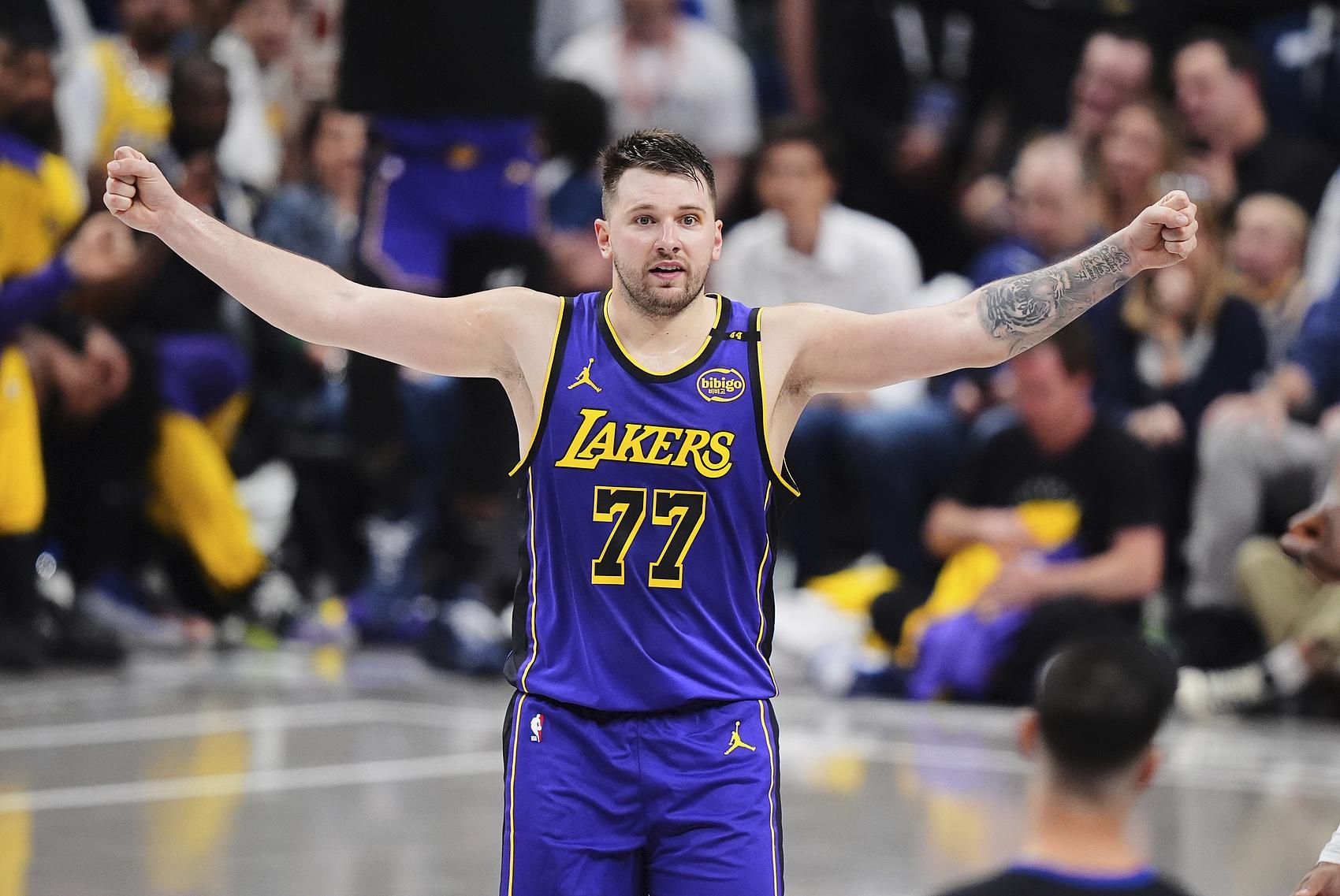 湖人独行侠比赛结果_NBA东契奇重返独行侠比赛_达拉斯独行侠队