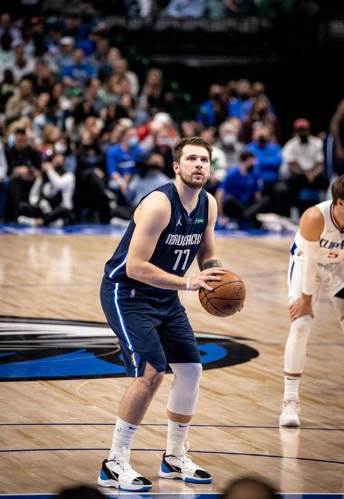 卢卡·东契奇_卢卡·东契奇 时代交接 保罗·加索尔 _ 东契奇 NBA 欧锦赛 MVP 