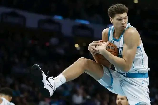 夏洛特黄蜂队_NBA 24-25赛季 黄蜂队 半程总结 _ 夏洛特黄蜂队 伤病影响 