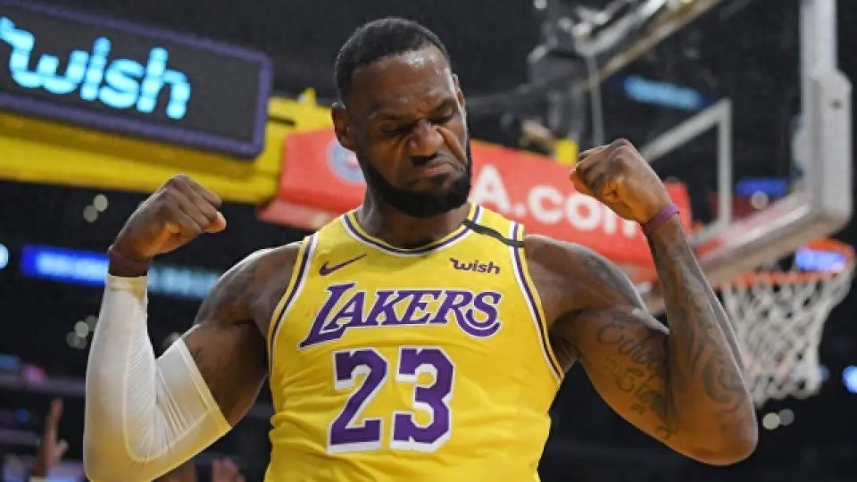 詹姆斯4次FMVP_勒布朗·詹姆斯NBA历史第一小前锋_勒布朗·詹姆斯