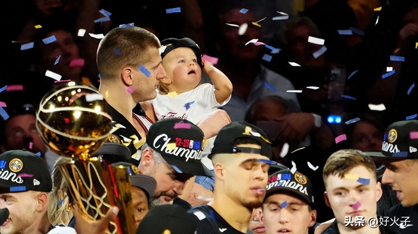 尼古拉·约基奇_尼古拉·约基奇NBA最疯狂纪录_NBA历史最快三双记录
