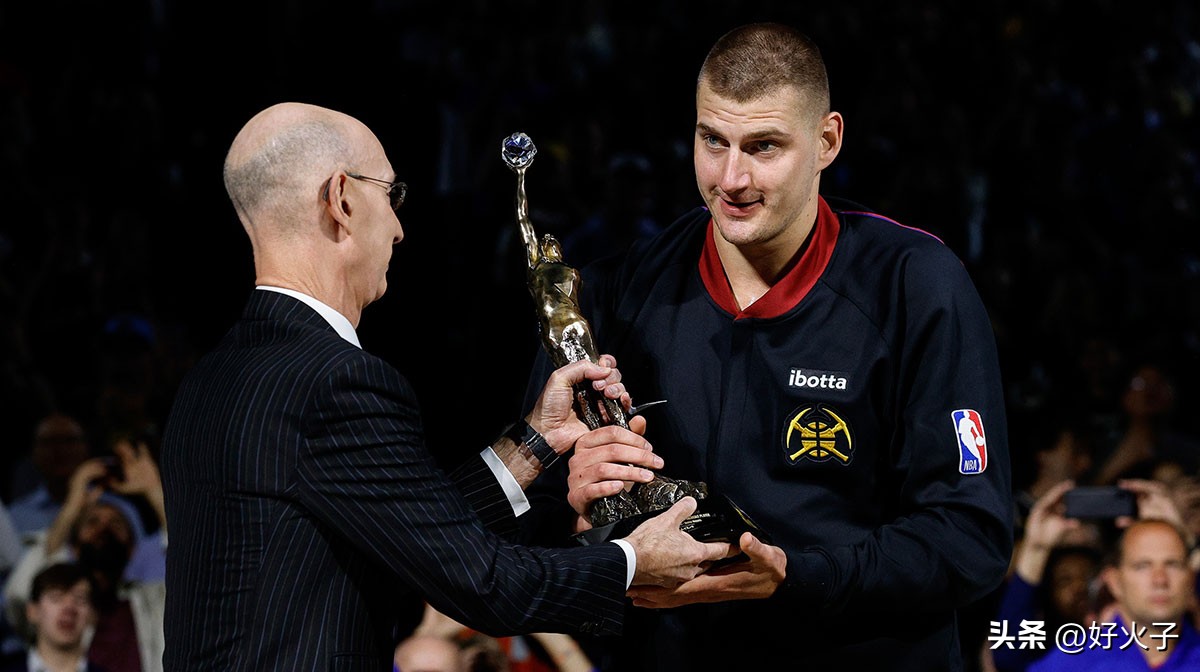 尼古拉·约基奇_尼古拉·约基奇NBA最疯狂纪录_NBA历史最快三双记录