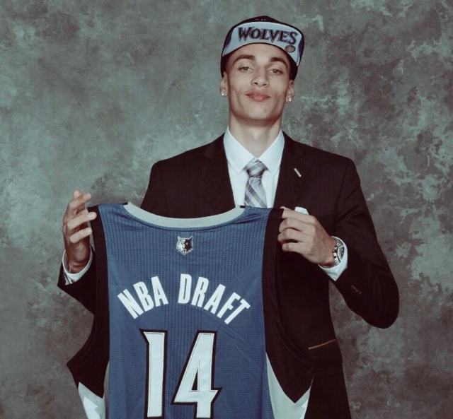 扎克·拉文NBA年薪_扎克·拉文_ 扣篮王拉文职业生涯收入