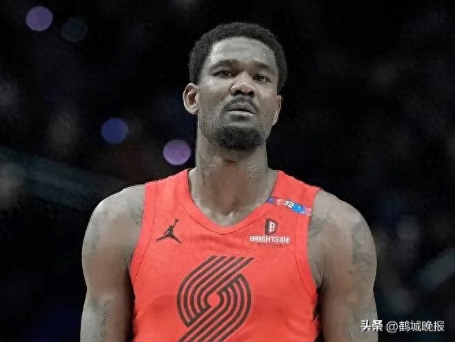本·西蒙斯_NBA 2025休赛期艾顿买断_本・西蒙斯伤病与艾顿买断对比