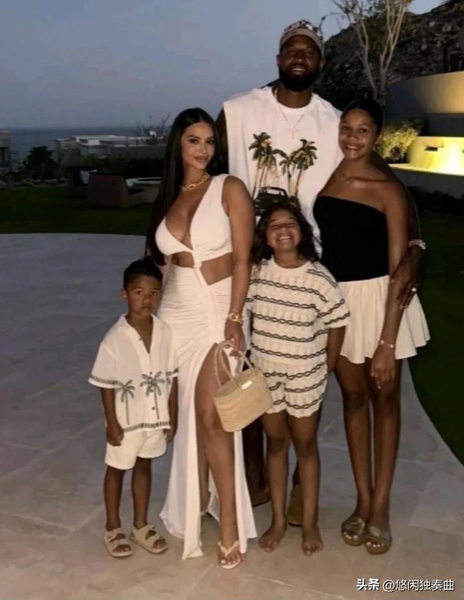 乔治一家出游照片_NBA保罗·乔治家庭生活_保罗·乔治