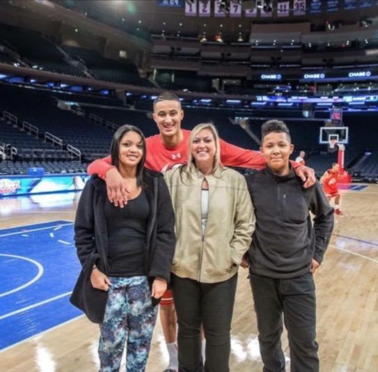 凯尔·库兹马圣诞节团聚_凯尔·库兹马_NBA球员家庭圣诞节
