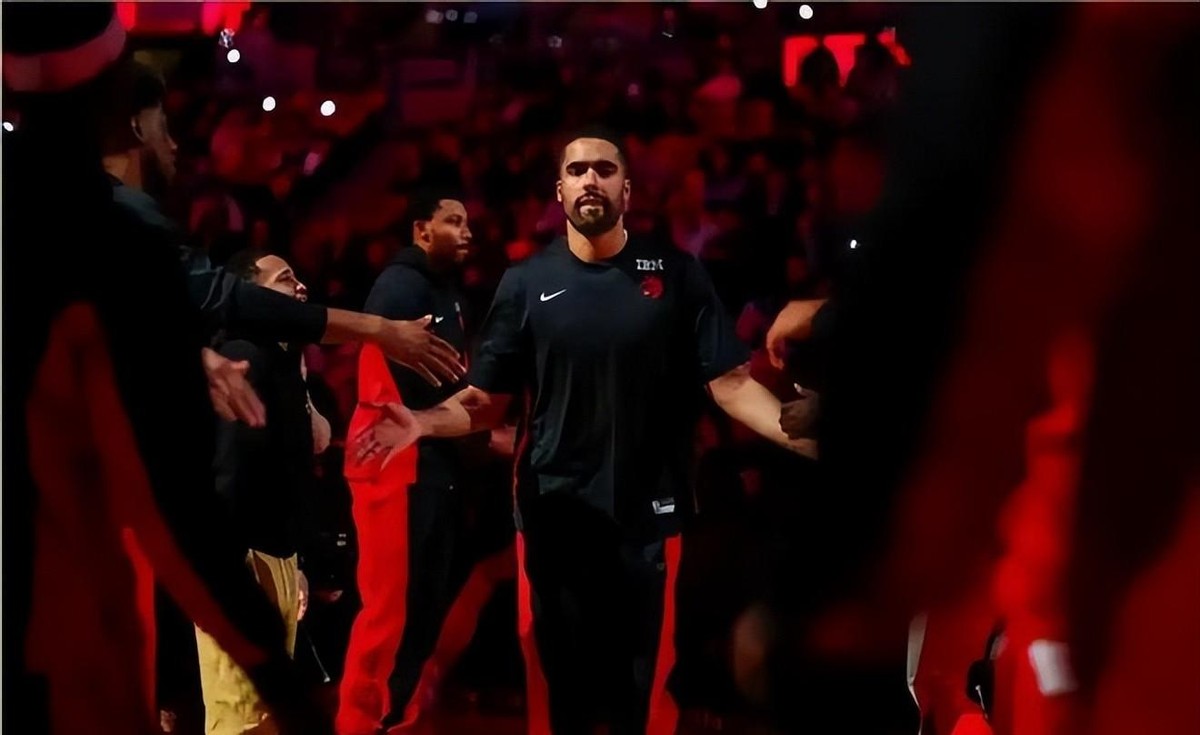 NBA马利克-比斯利赌博调查_活塞球员合同暂停_马利克·比斯利