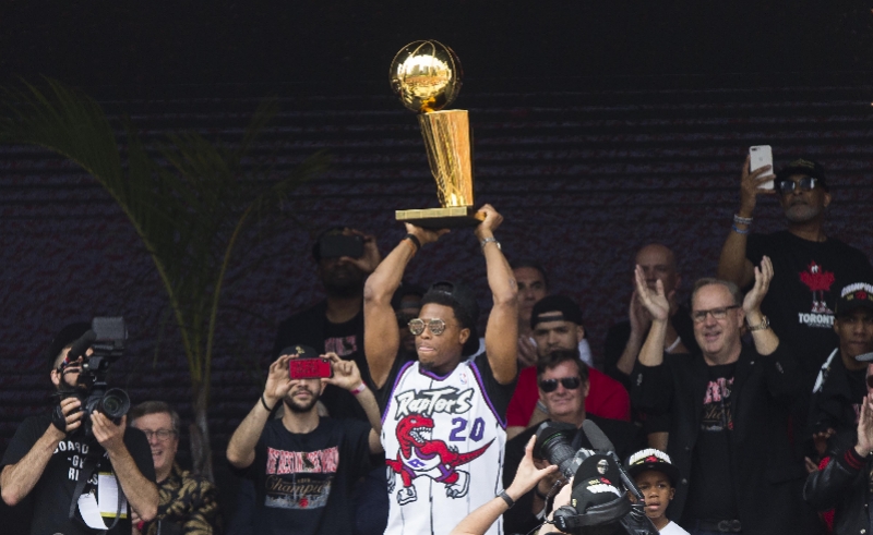 多伦多猛龙队NBA夺冠游行_多伦多猛龙队_猛龙队夺冠庆祝活动