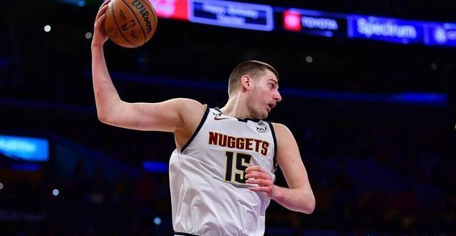 尼古拉·约基奇_NBA中锋转型控卫_尼古拉·约基奇