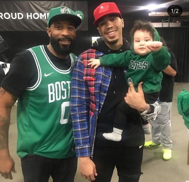 杰森·塔图姆_NBA最年轻父亲塔图姆_凯尔特人塔图姆三世同堂照片